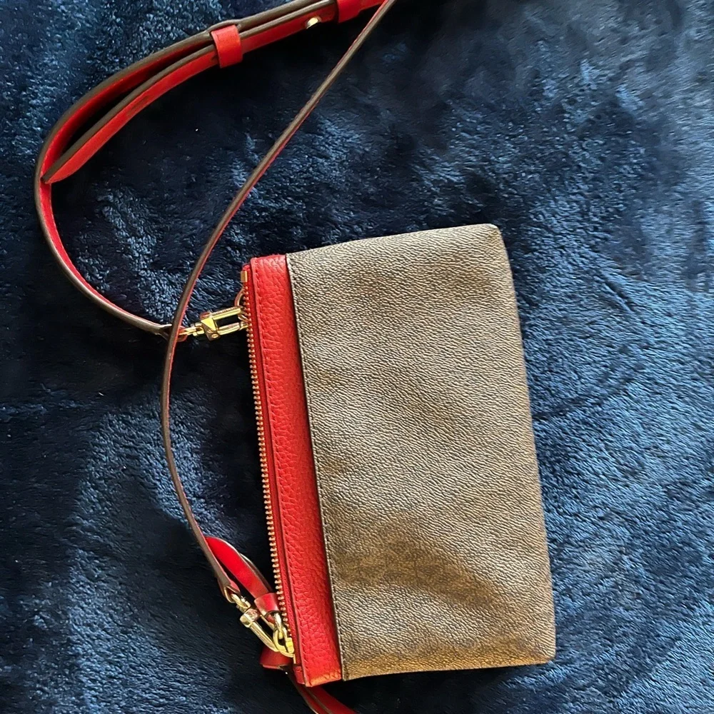 Michael Kors jet set clutch crossbody